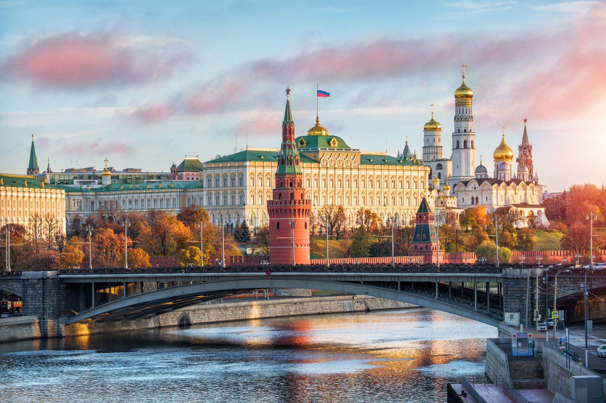 Москве а также санкт. Кремль Москва. Кремль. Сердце Москвы. Москва река Кремль. Вид на Кремль осень.
