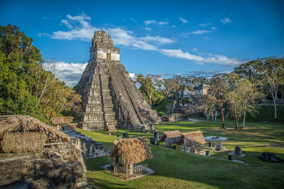 Pyramide maya à Tikal, Guatemala