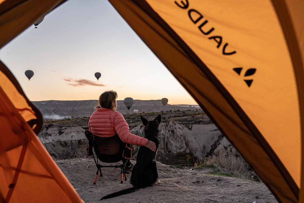 Bivouac en Cappadoce face aux Montgolfières