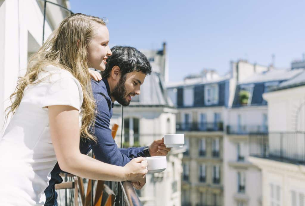 Touristes à l'hôtel à Paris