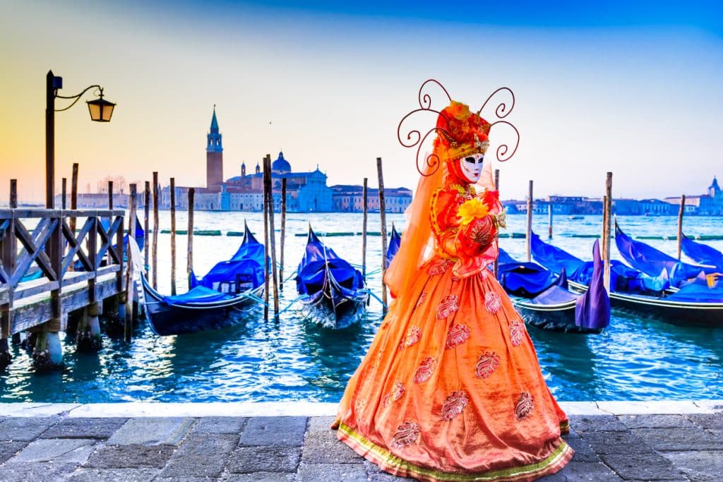 Femme déguisée au carnaval de Venise