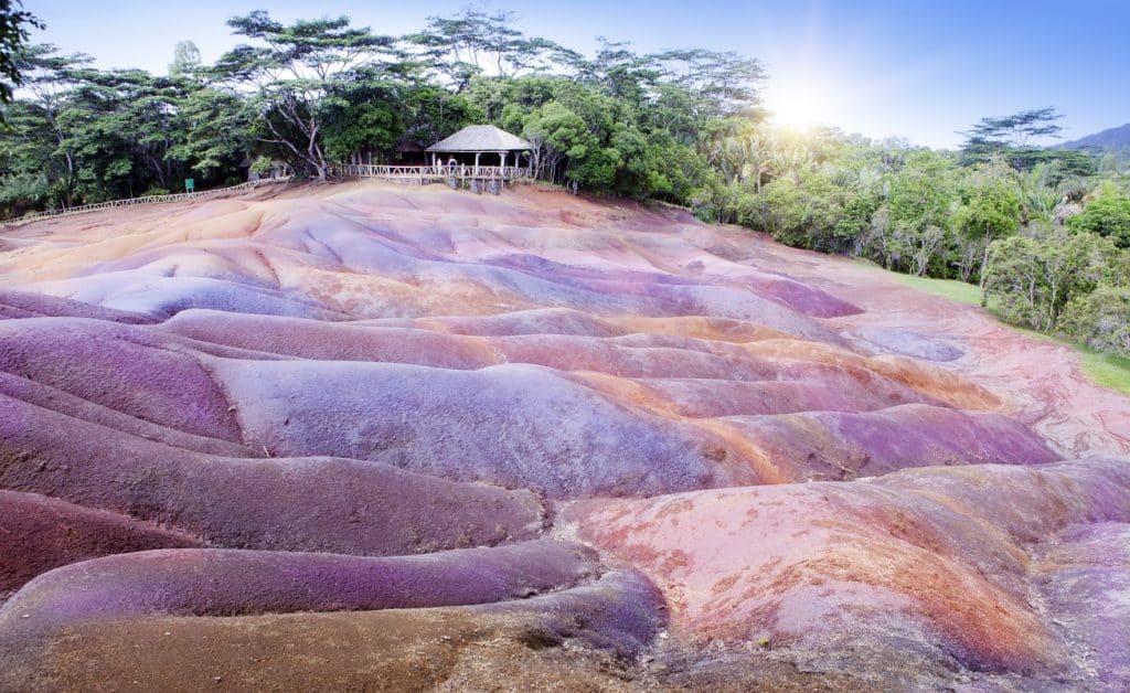 Vue aérienne sur la Terre des Sept couleurs à Chamarel