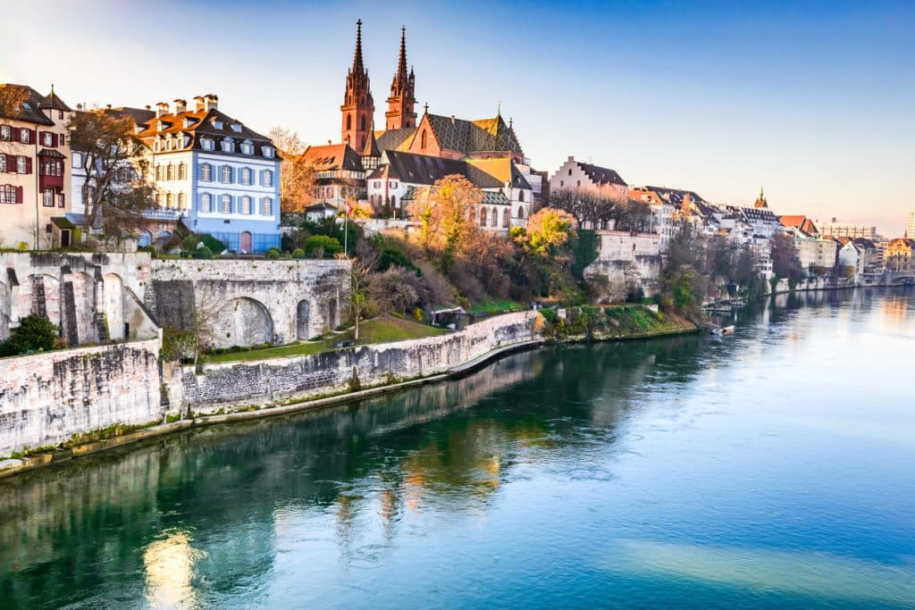 Vue sur la cathédrale de Munster de Bâle en Suisse