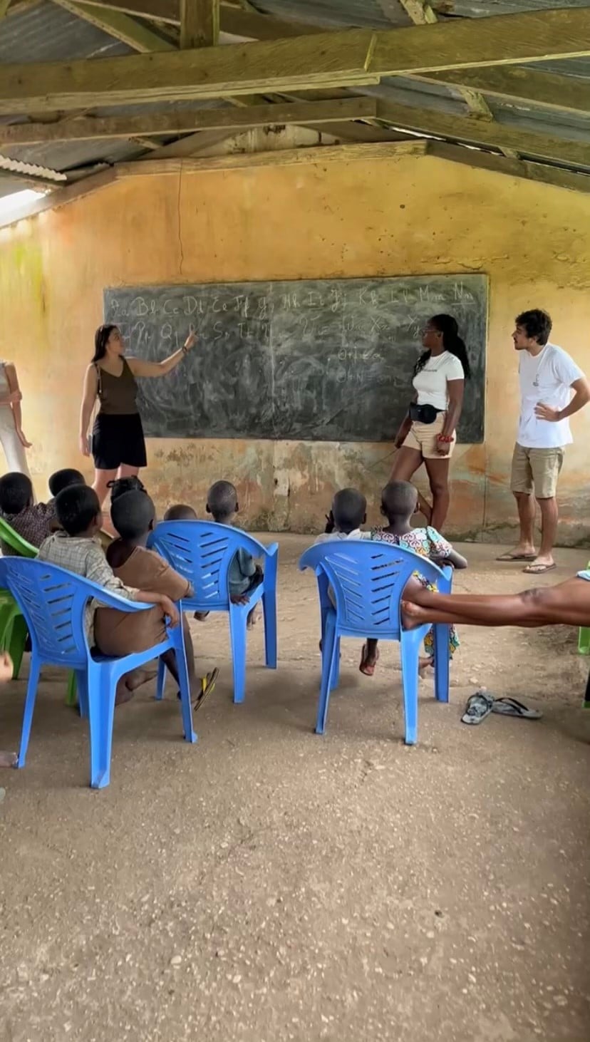 Enfants dans une salle de classe en Afrique