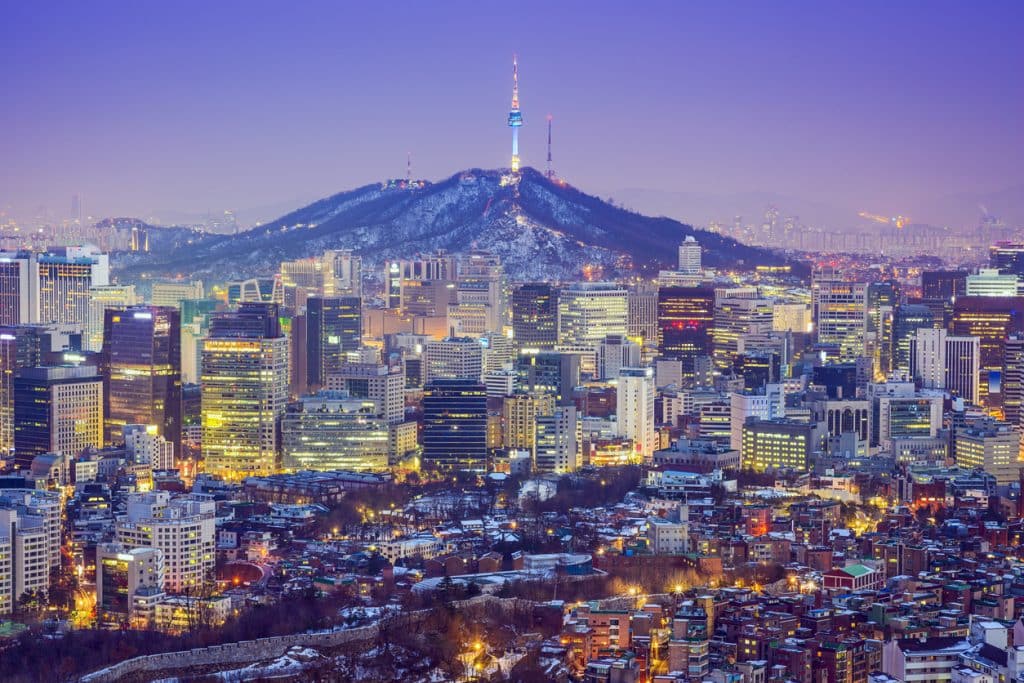 Vue panoramique de nuit sur la ville de Séoul