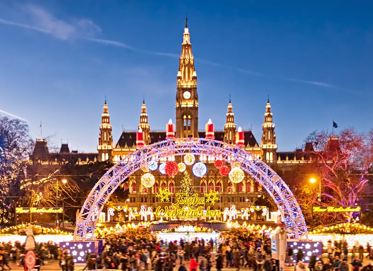 Vue sur le marché de noël de la Rathausplatz de Vienne